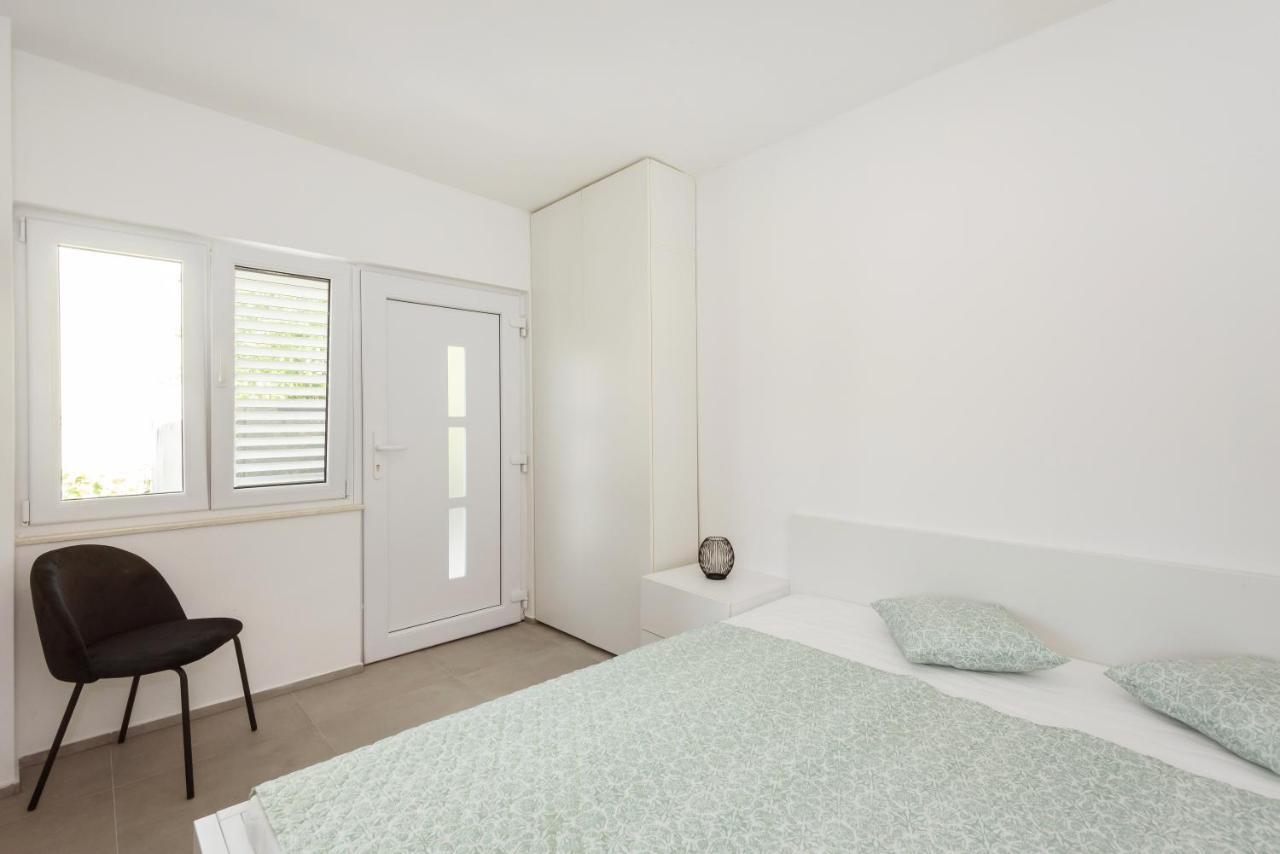 Family House Grey Apartamento Duboka Exterior foto