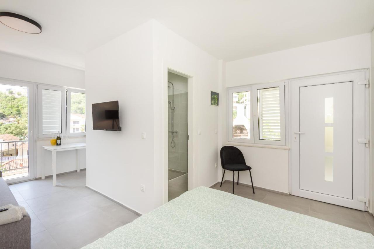 Family House Grey Apartamento Duboka Exterior foto