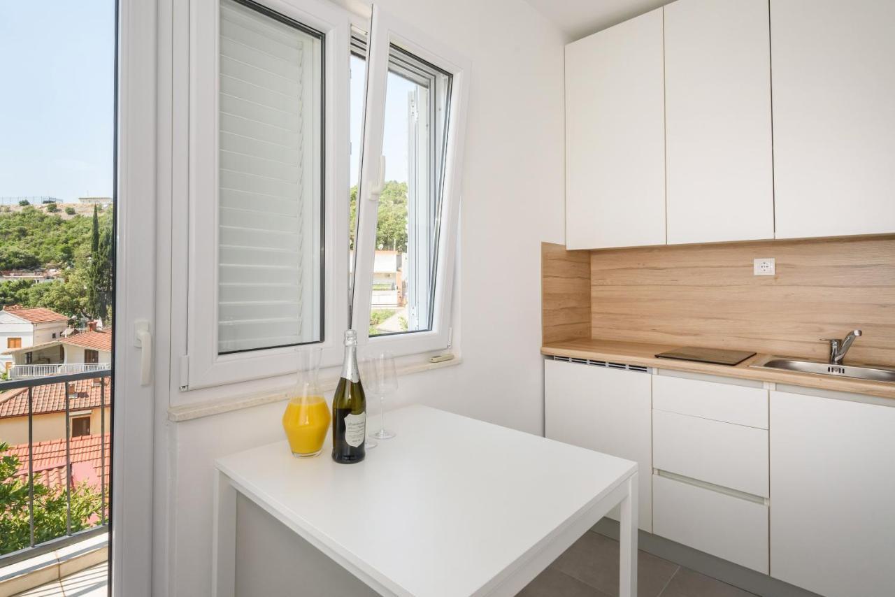 Family House Grey Apartamento Duboka Exterior foto