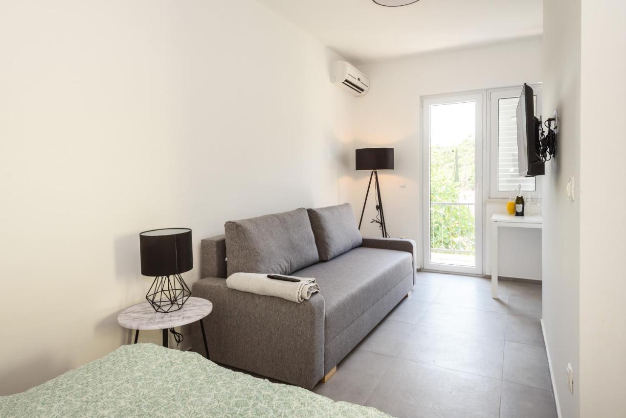 Family House Grey Apartamento Duboka Exterior foto