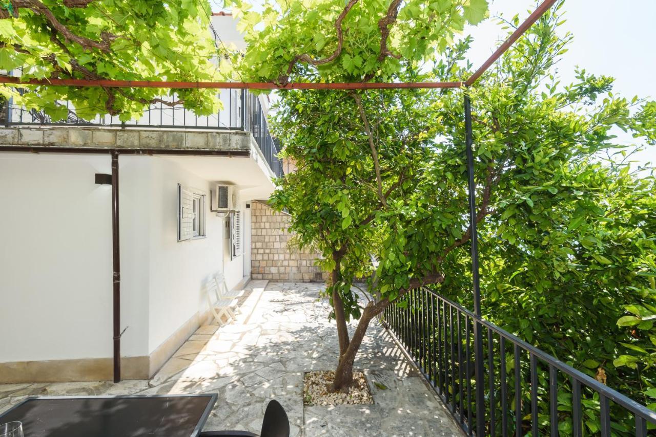 Family House Grey Apartamento Duboka Exterior foto