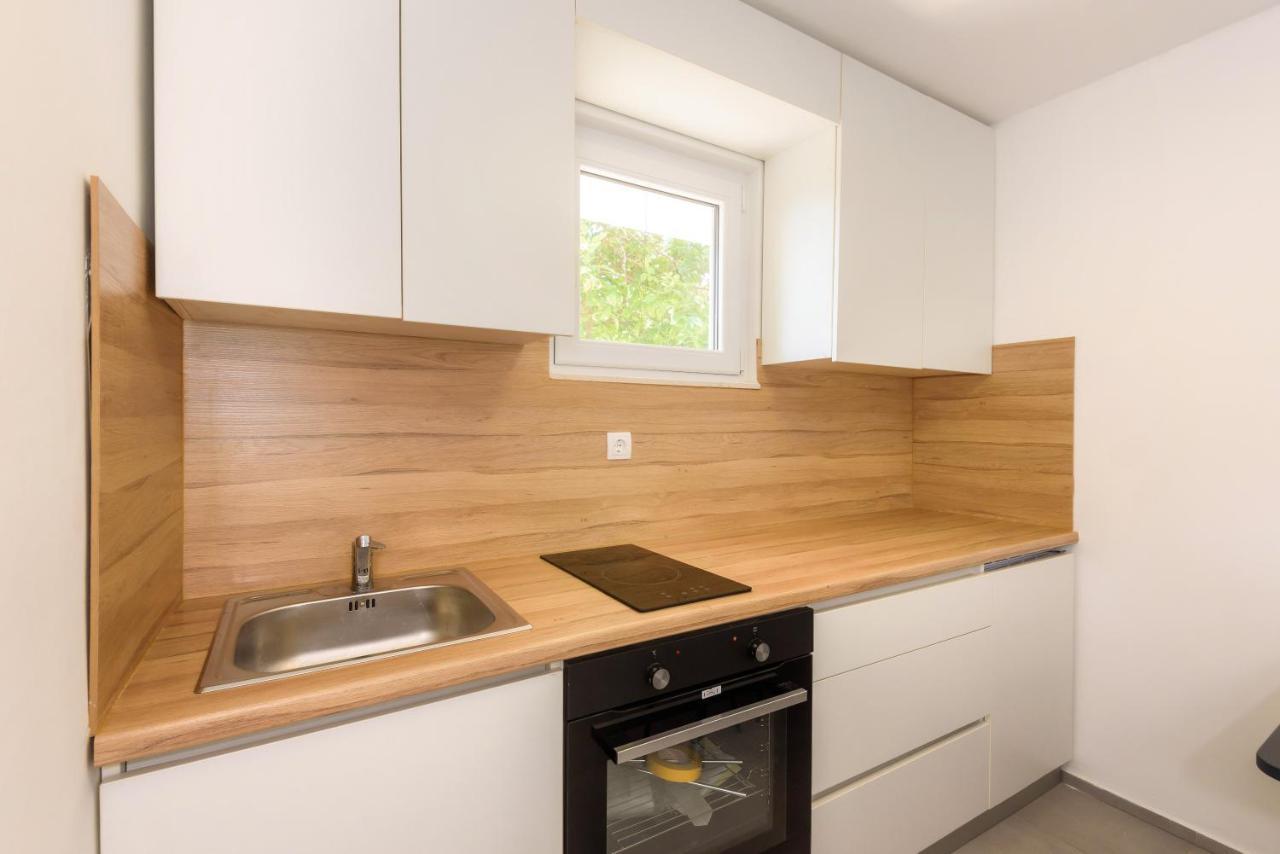 Family House Grey Apartamento Duboka Exterior foto
