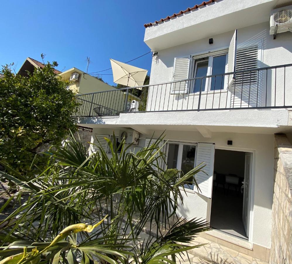 Family House Grey Apartamento Duboka Exterior foto