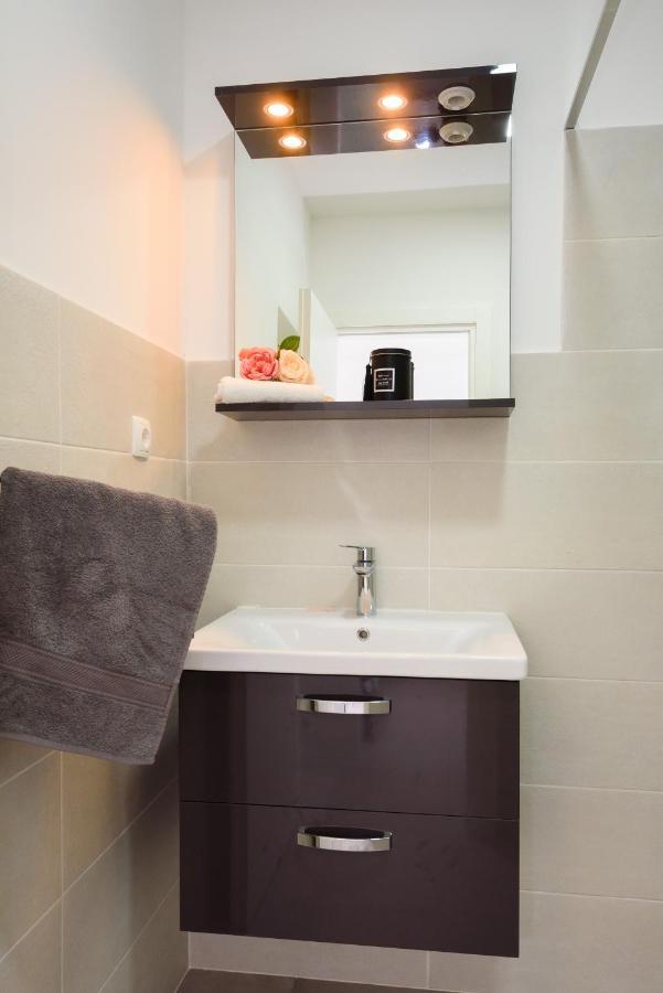 Family House Grey Apartamento Duboka Exterior foto