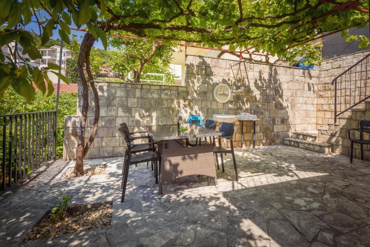 Family House Grey Apartamento Duboka Exterior foto