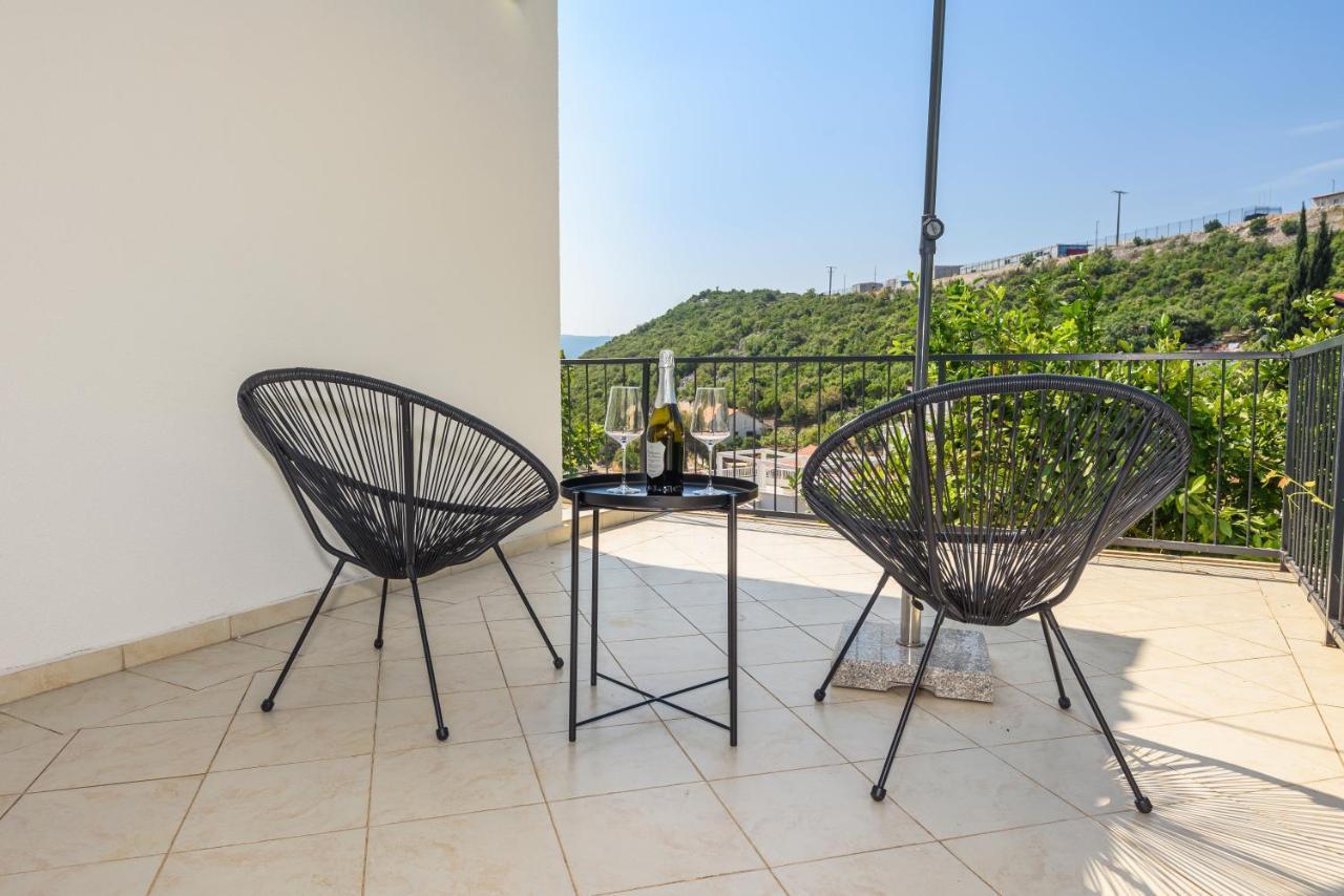 Family House Grey Apartamento Duboka Exterior foto
