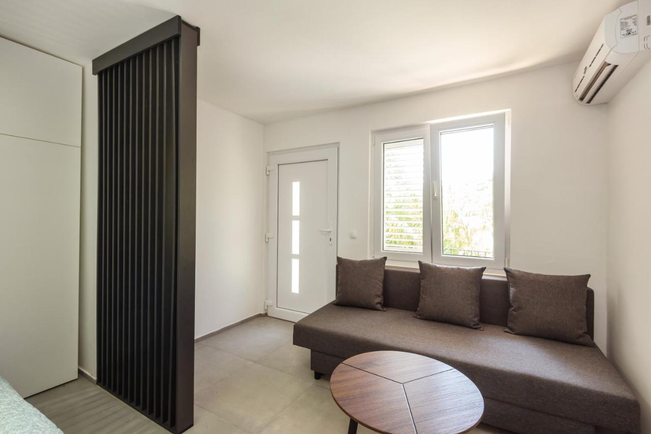 Family House Grey Apartamento Duboka Exterior foto