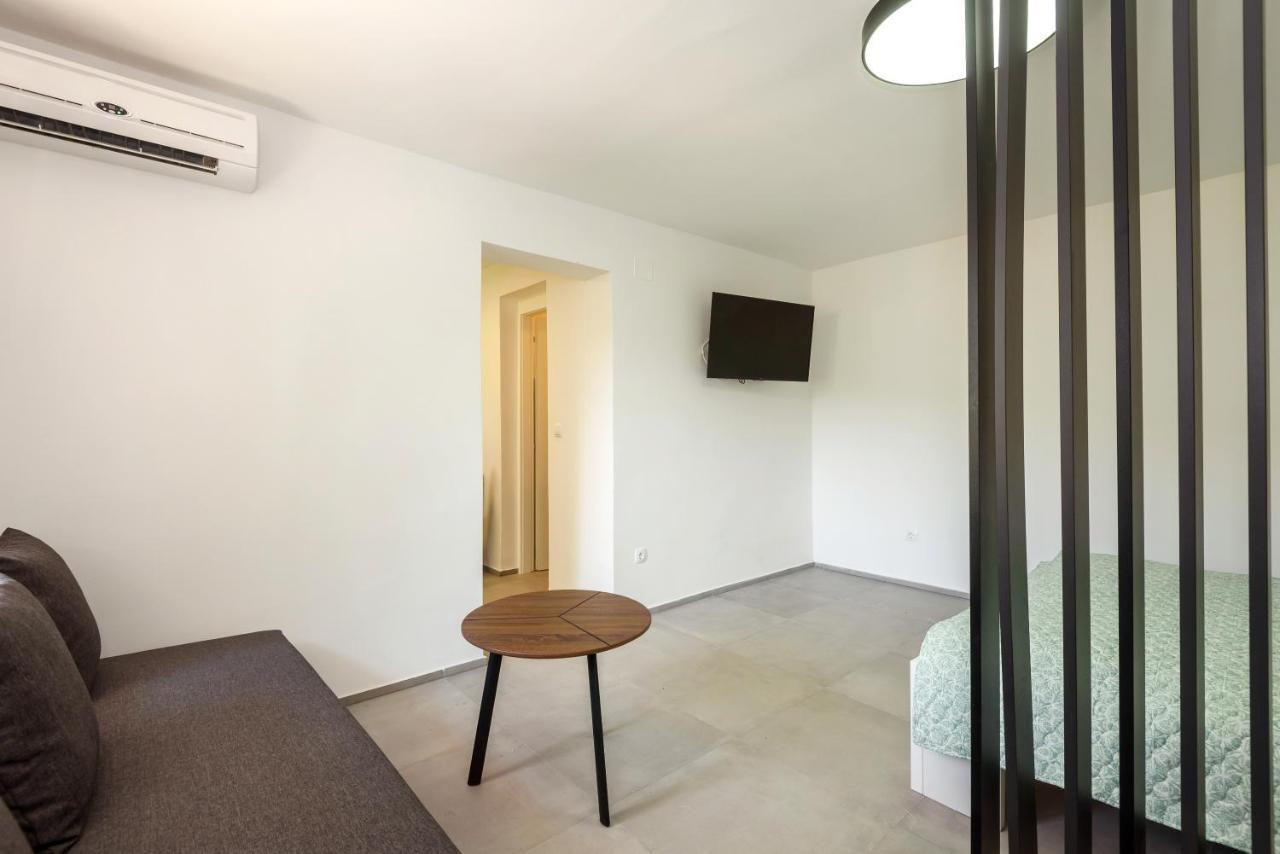 Family House Grey Apartamento Duboka Exterior foto