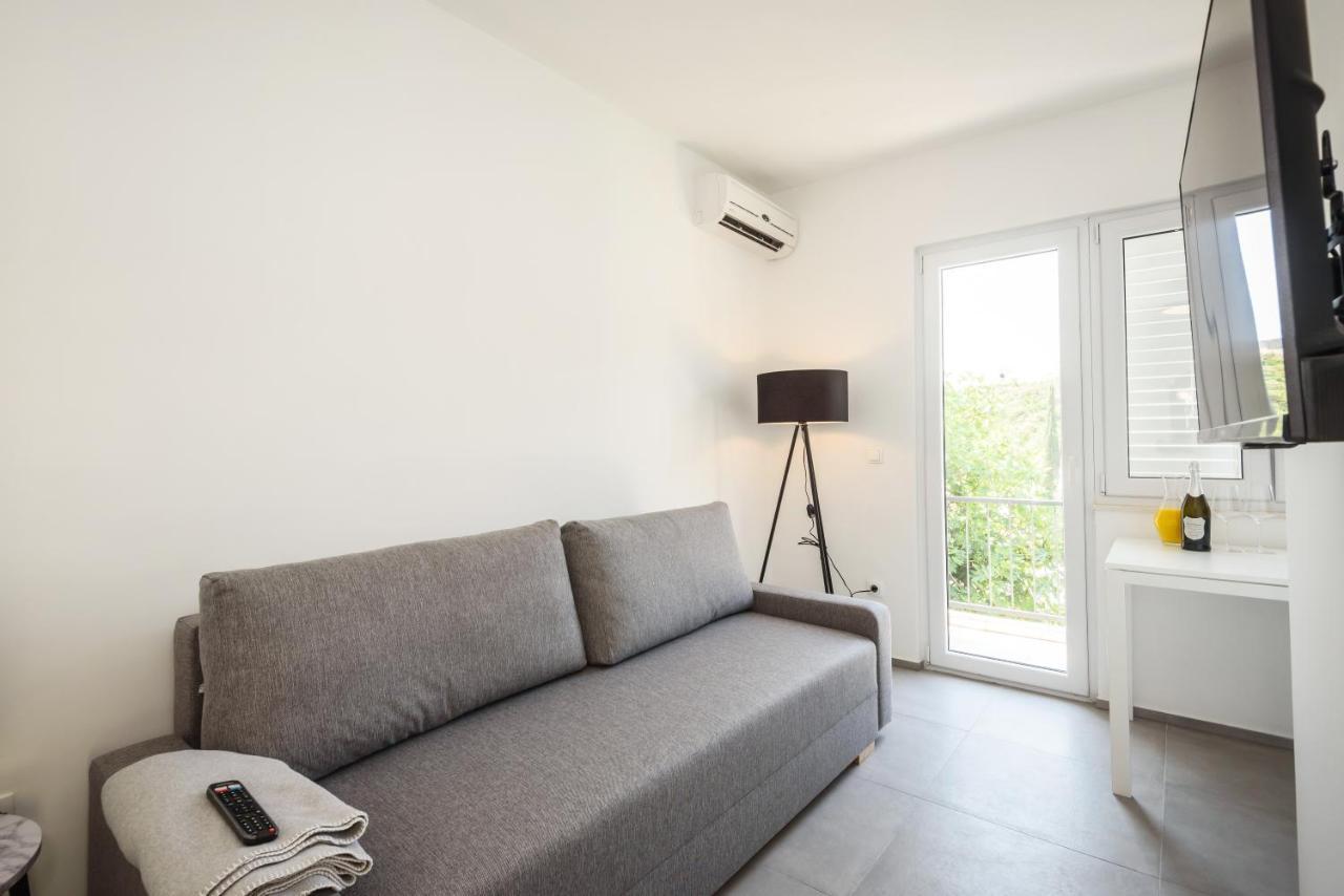 Family House Grey Apartamento Duboka Exterior foto