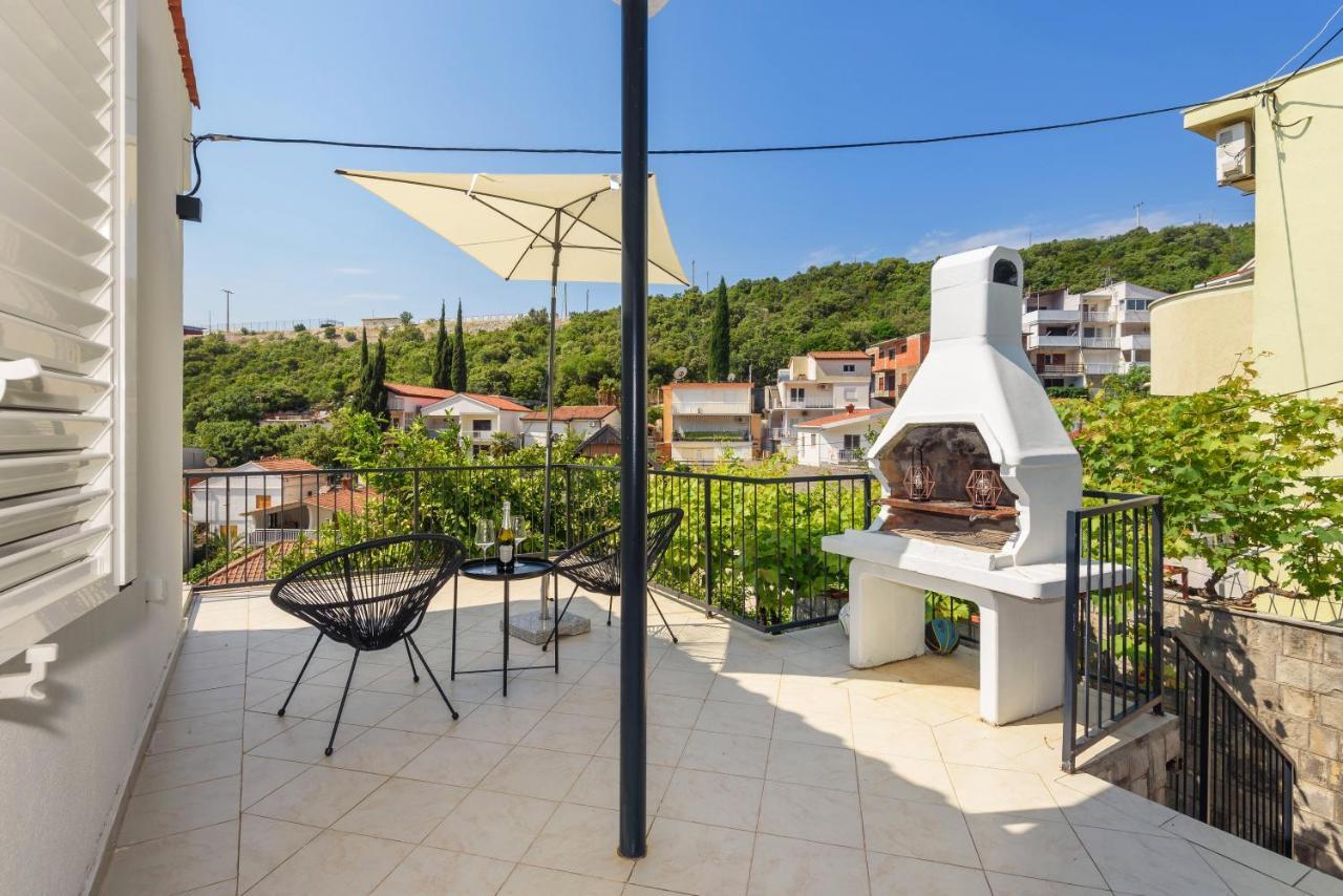Family House Grey Apartamento Duboka Exterior foto
