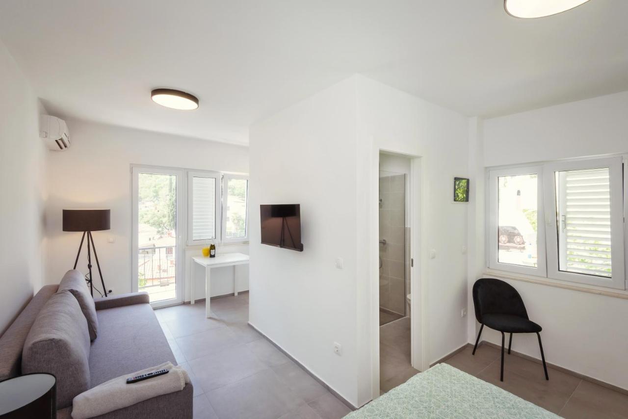 Family House Grey Apartamento Duboka Exterior foto