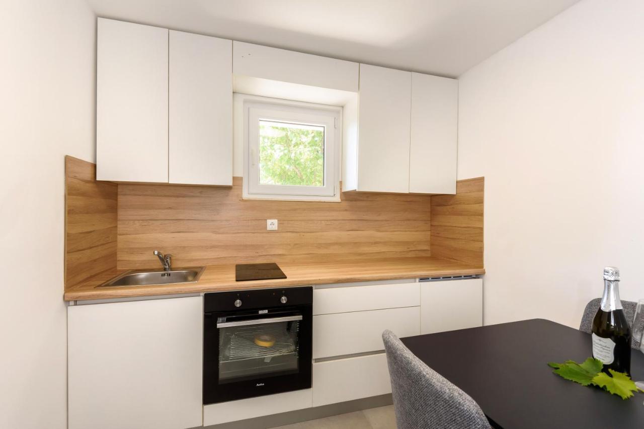 Family House Grey Apartamento Duboka Exterior foto