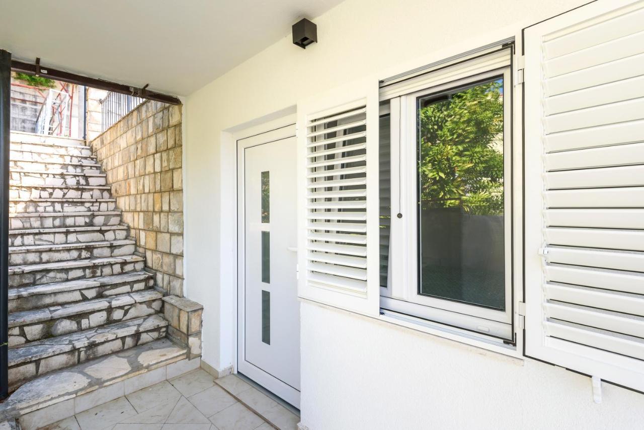 Family House Grey Apartamento Duboka Exterior foto