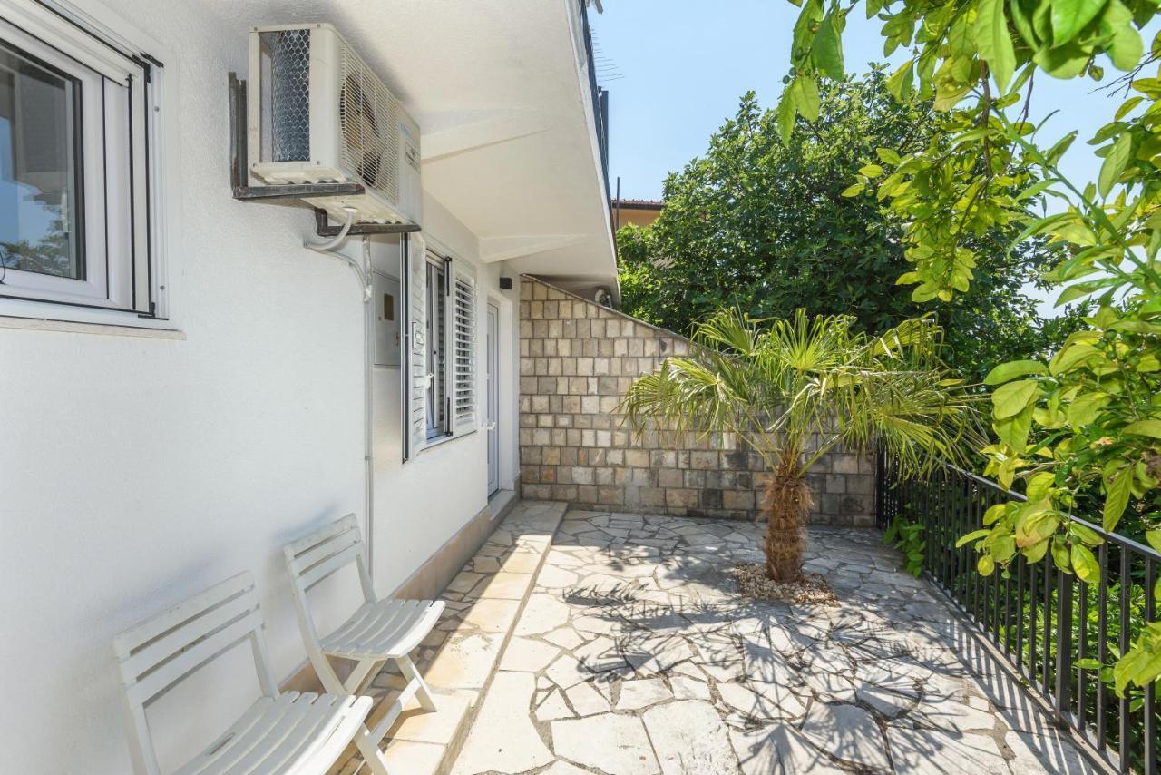 Family House Grey Apartamento Duboka Exterior foto